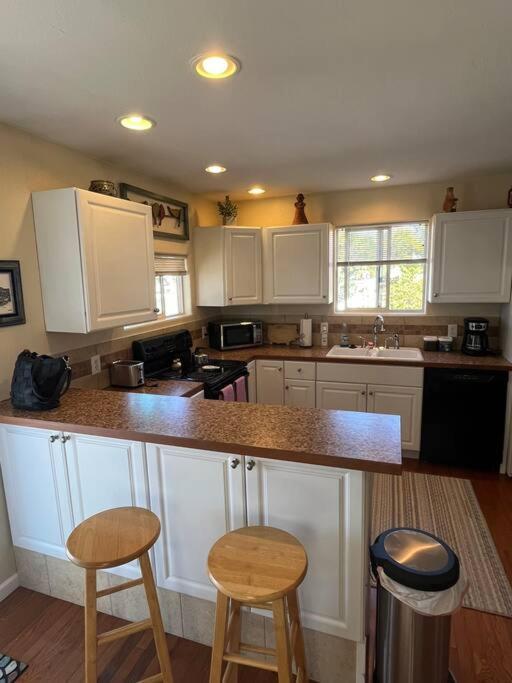 Cheerful Pet-Friendly Bungalow Right In Town Montrose Exterior foto